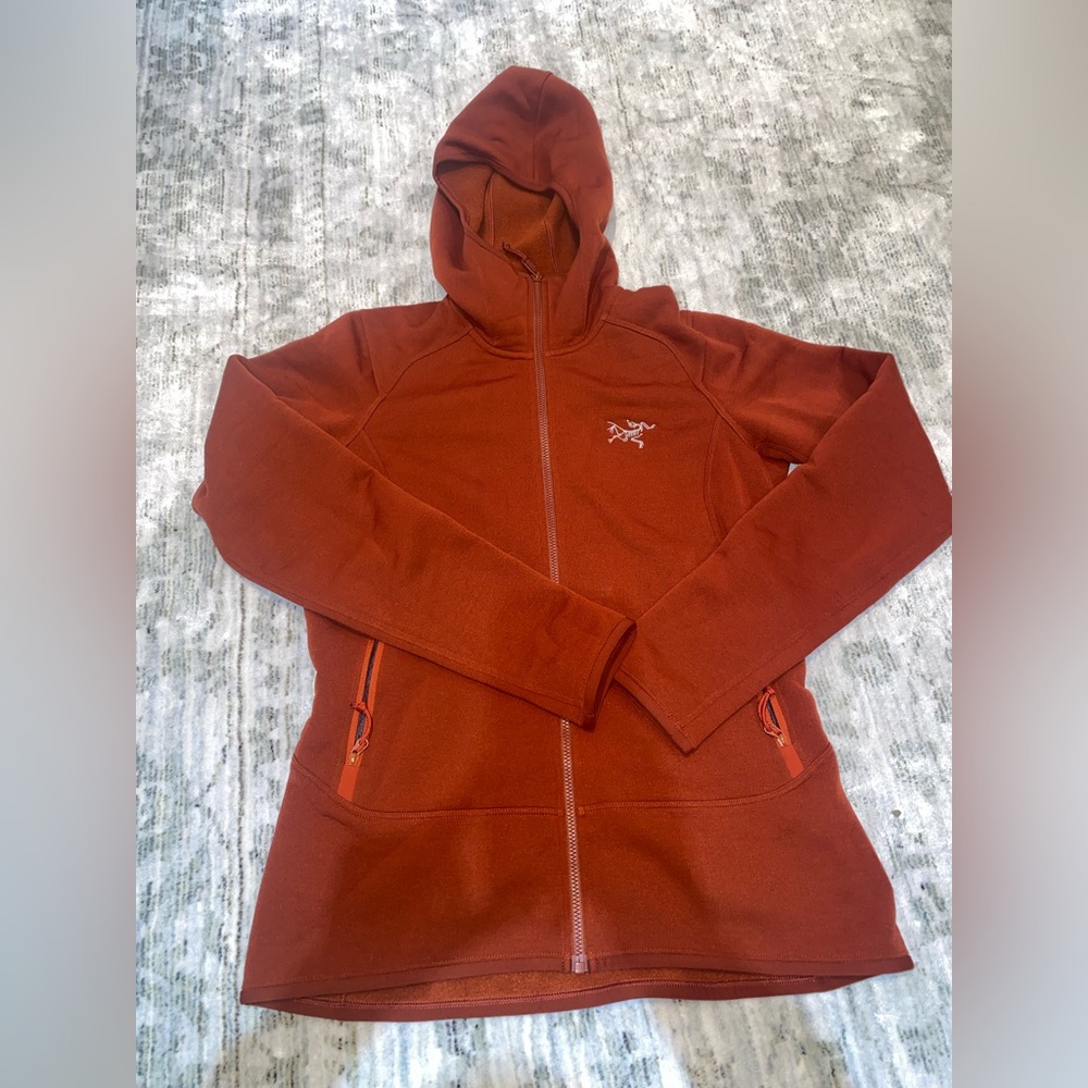 BRAND NEW Arc’teryx kyanite hoodie XS